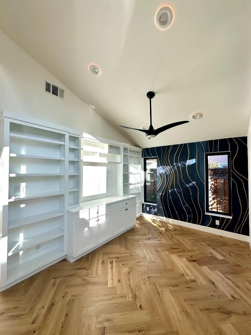 1092 Washington Street Mountain View, CA 94043 - Photo 10 of 32 a view of a car garage