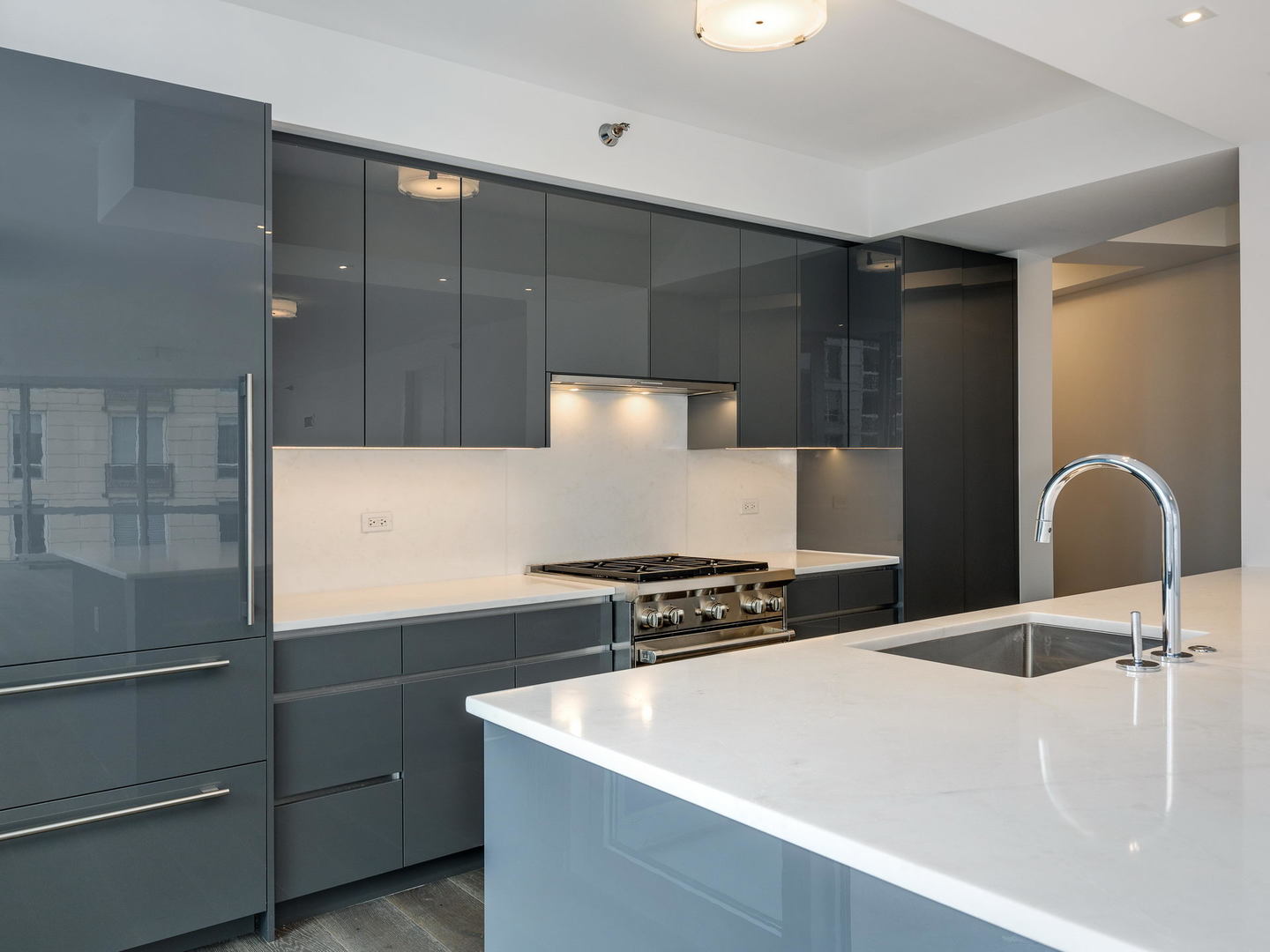 2 West Delaware Place, Unit 2802 Chicago, IL 60610 - Photo 4 of 22 a kitchen with a stove and a refrigerator