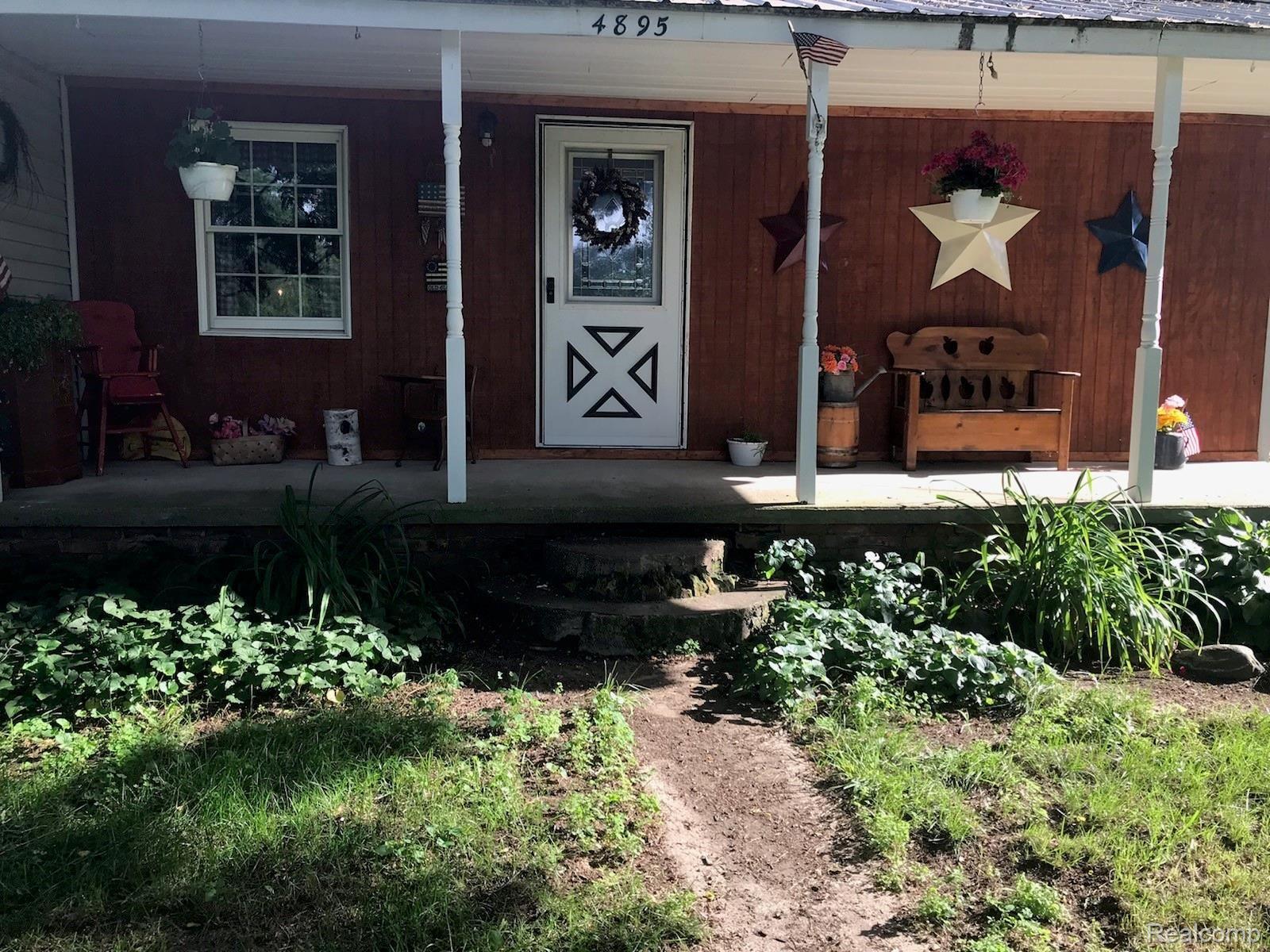 4895 West Saginaw Road Vassar, MI 48768 - Photo 3 of 38 IMG_3540.jpg