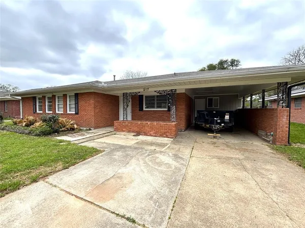 $2,400 | 217 Bruce Avenue, Shreveport, LA 71105