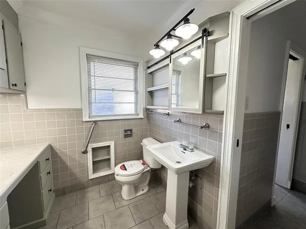 $2,400 | 217 Bruce Avenue, Shreveport, LA 71105