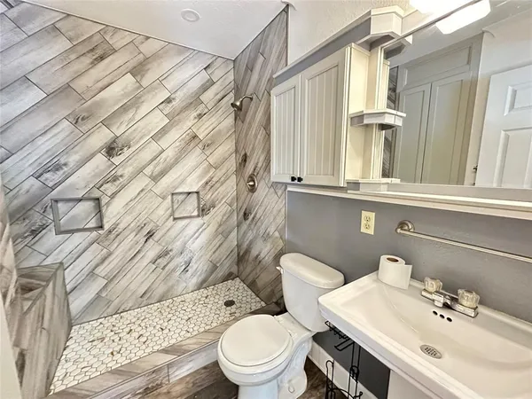 $2,400 | 217 Bruce Avenue, Shreveport, LA 71105