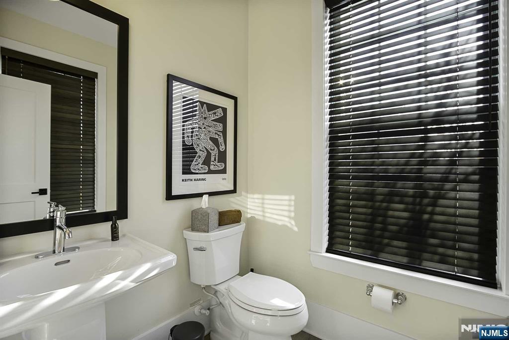 10 Aspen Drive Cedar Grove, NJ 07009 - Photo 15 of 43 a bathroom with a toilet a sink and shower