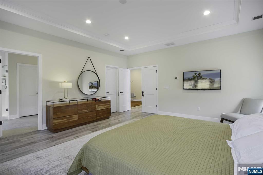 10 Aspen Drive Cedar Grove, NJ 07009 - Photo 20 of 43 a bed room with a bed and a dresser