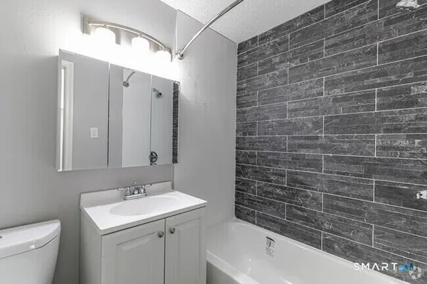 $1,600 | 923 West Main Street, Unit 939401, New Britain, CT 06053