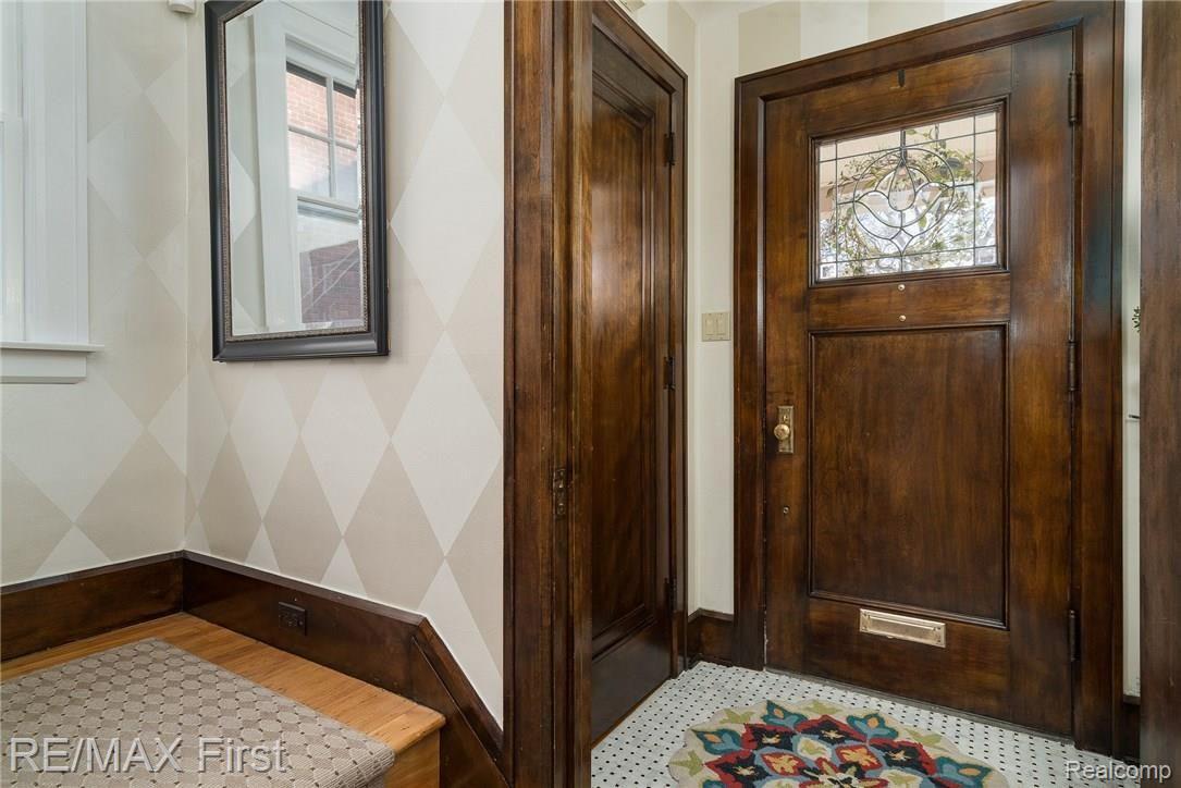 1241 Bedford Road Grosse Pointe, MI 48230 - Photo 4 of 46 1241-Bedford-04.jpg