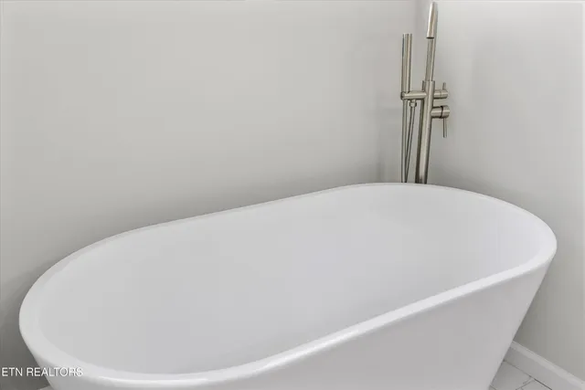 $575,000 | 227 Sugar Maple Court, Madisonville, TN 37354