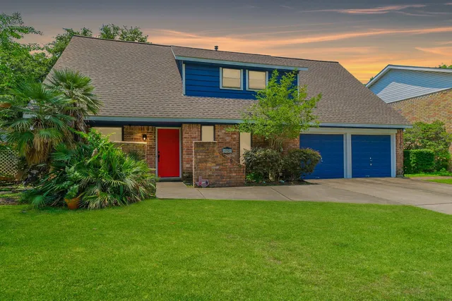 $309,900 | 12207 Level Run Street, Meadows Place, TX 77477