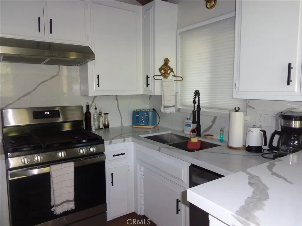 24273 Horst Drive Crestline, CA 92325 - Photo 28 of 34 a kitchen with a sink stove and cabinets