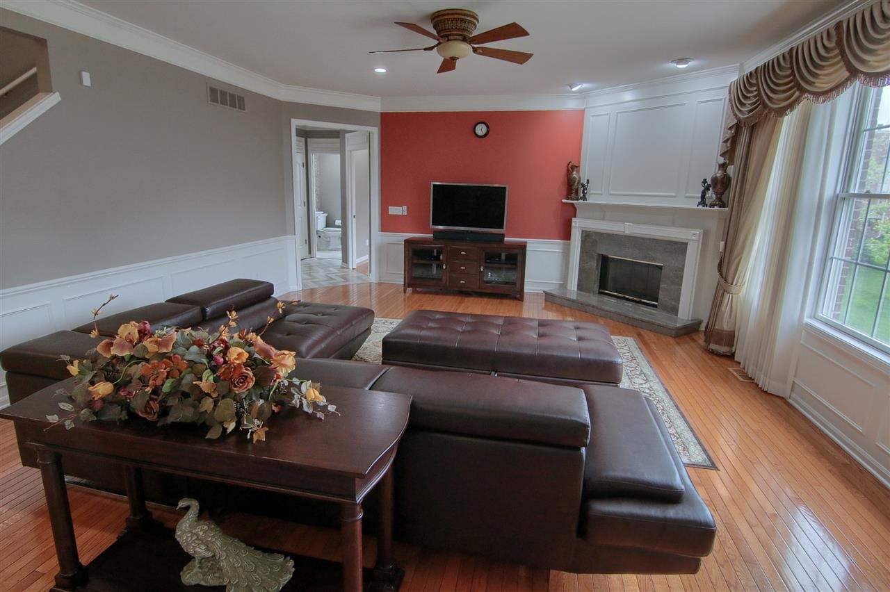 3795 Woodmonte Drive Rochester, MI 48306 - Photo 8 of 40 31348629-7.JPG