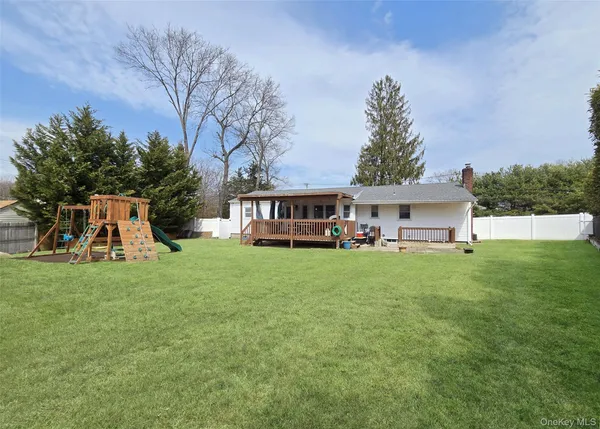 $724,999 | 310 Browns Road, Nesconset, NY 11767