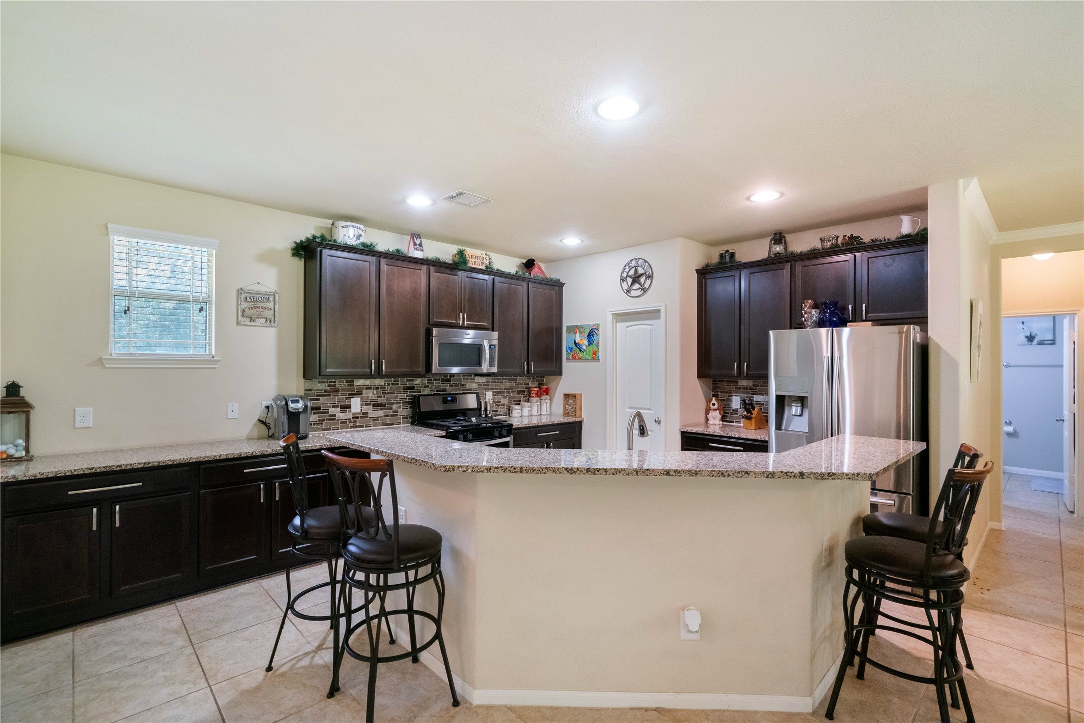 26806 Winding River Trail Huffman, TX 77336 - Photo 11 of 40 kitchen with bar