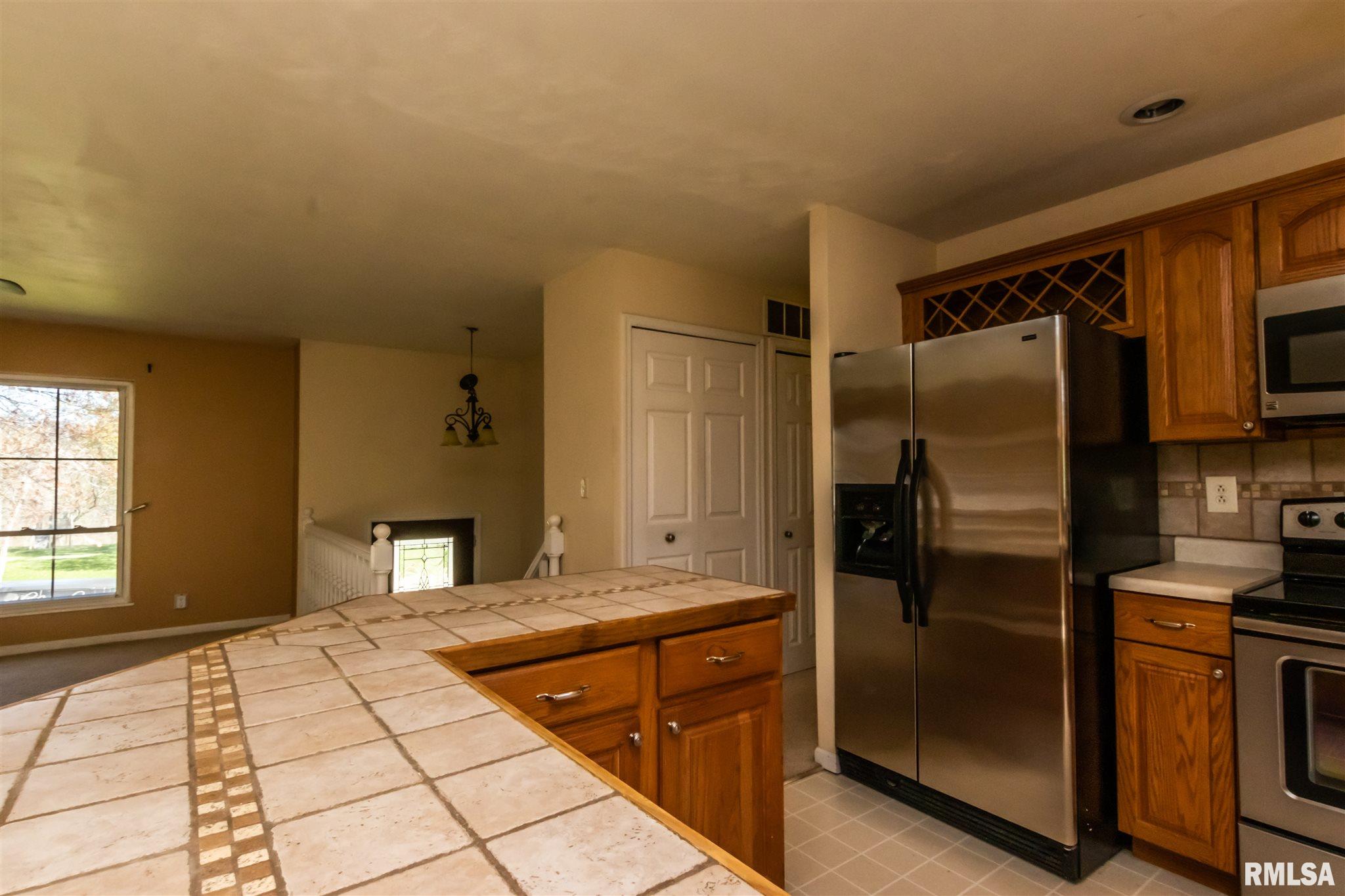 6235 North Hamilton Road Peoria, IL 61614 - Photo 10 of 38 Gallery Image 10