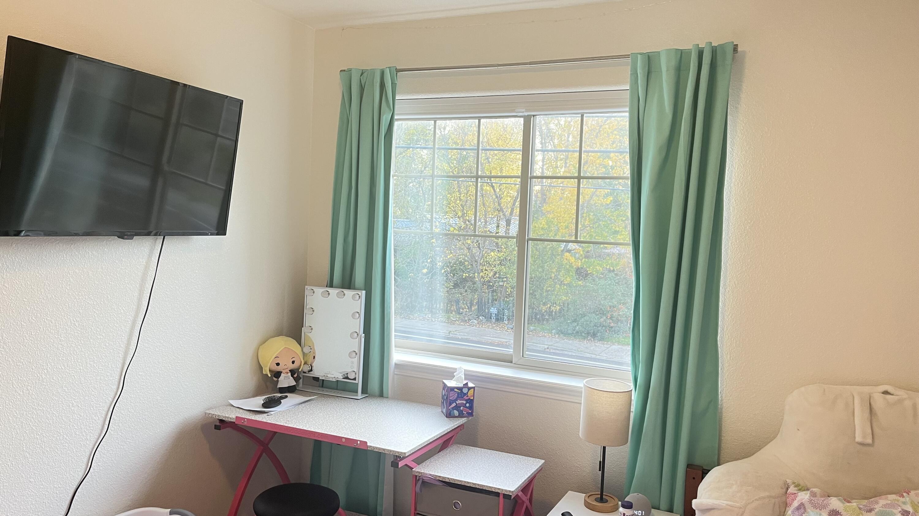 450 Midway Road, Unit 5 Medford, OR 97501 - Photo 40 of 46 a work room with furniture and a window