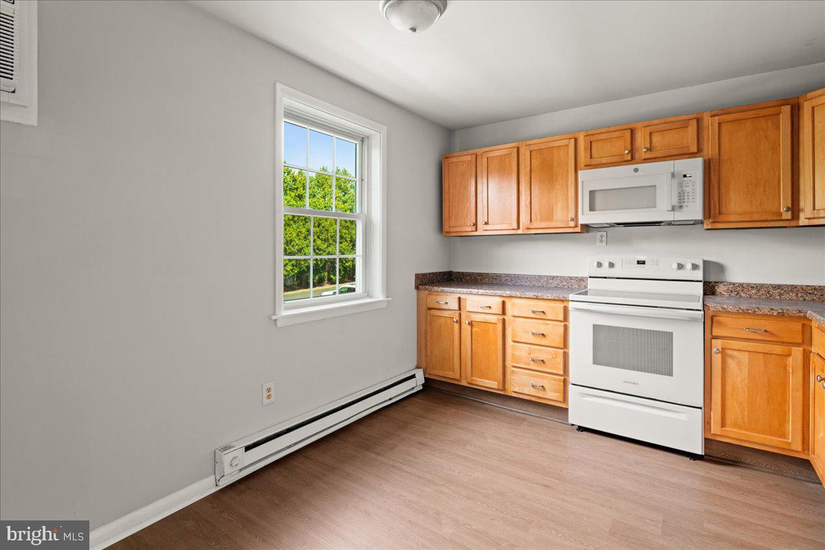 103 Deep Run Road, Unit B4 Dublin, PA 18917 - Photo 13 of 26 Add a bistro table by the window.