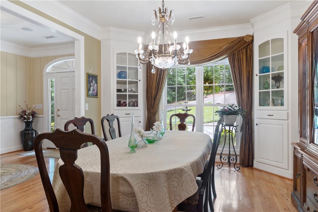 119 Oak Crest Circle Seneca, SC 29672 - Photo 12 of 50 Dining room