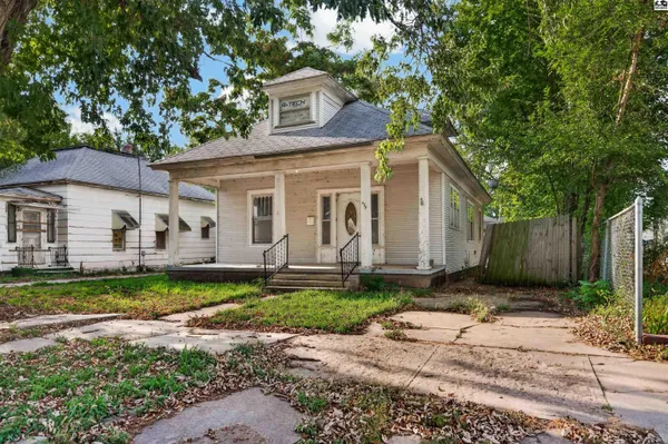 $49,900 | 637 East 1st Avenue, Hutchinson, KS 67501