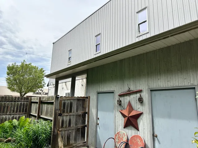 a view of entryway with a wooden fence