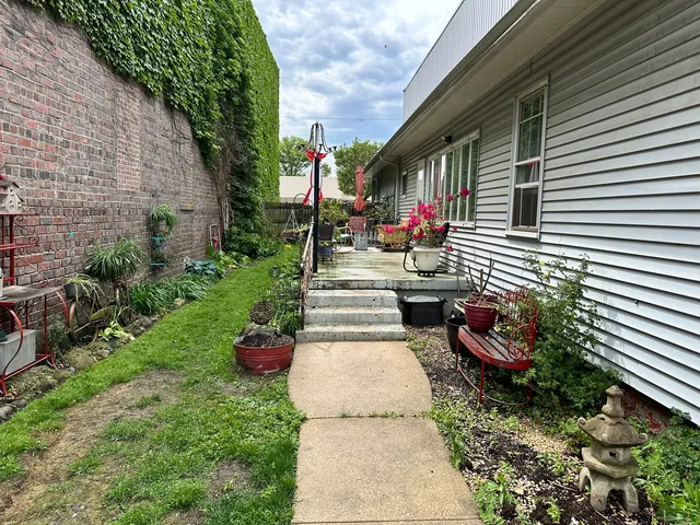 a view of a back yard of the house
