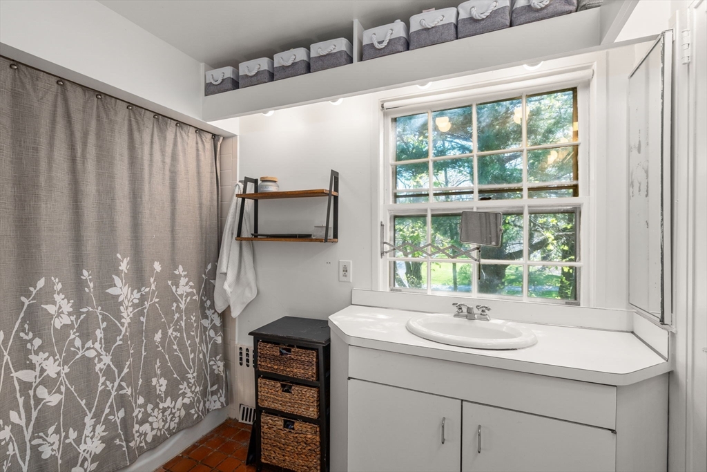 633 Boston Post Road Weston, MA 02493 - Photo 18 of 35