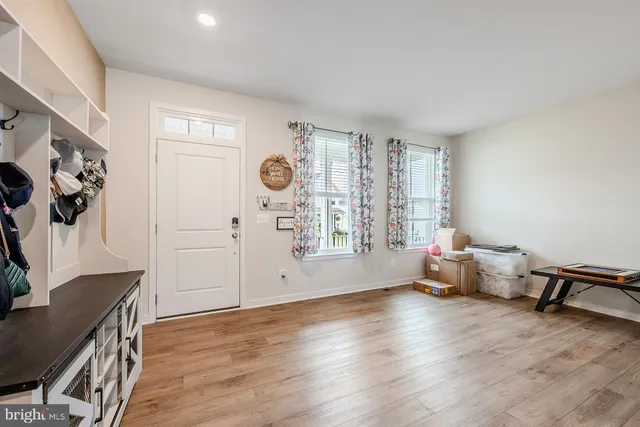 a view of livingroom with furniture and windows