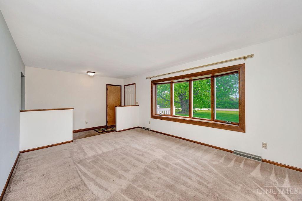 712 West Taylor School Road Hamilton, OH 45013 - Photo 6 of 47
