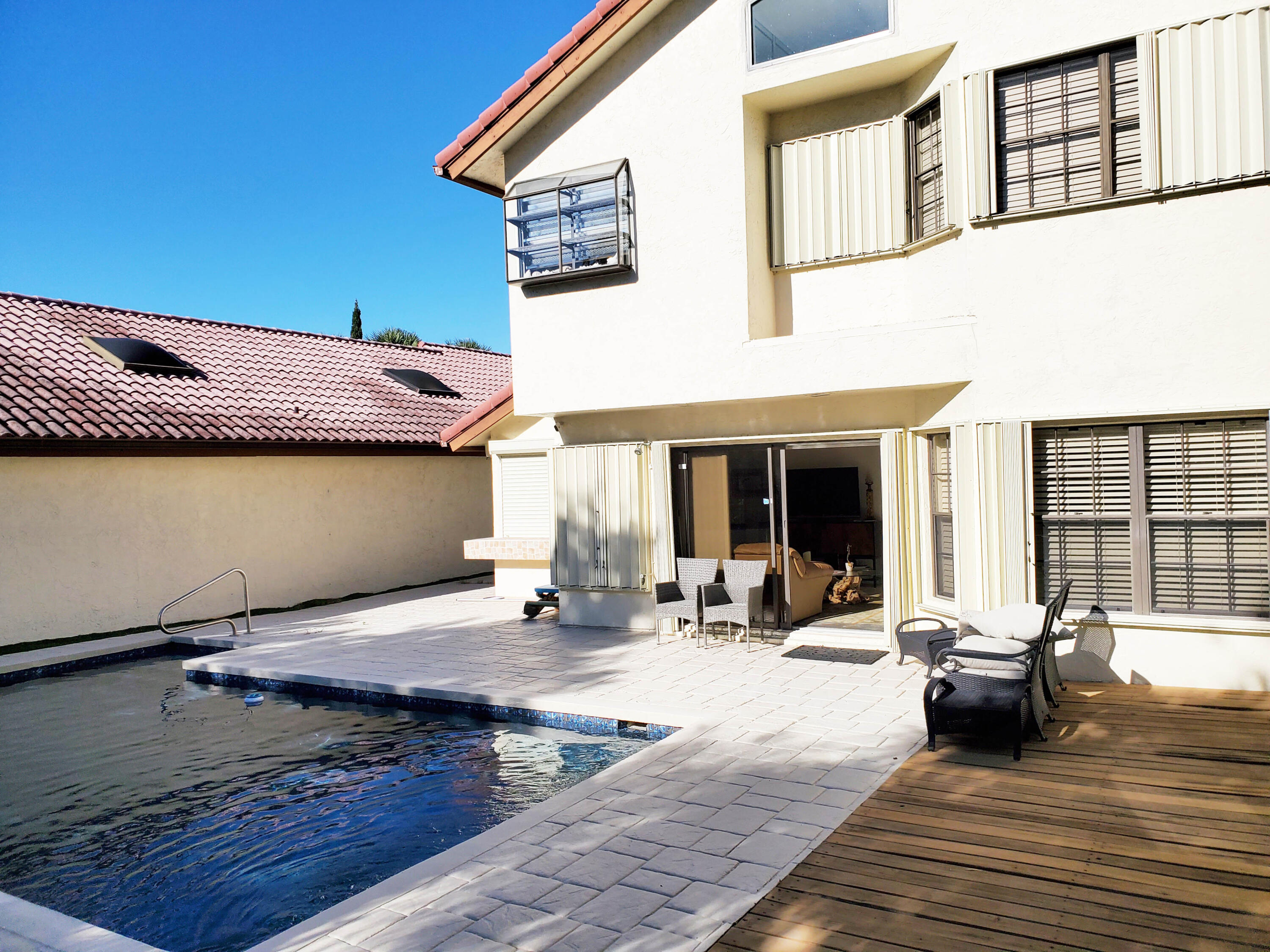 21742 Club Villa Terrace Boca Raton, FL 33433 - Photo 38 of 38 a view of a building with sitting area