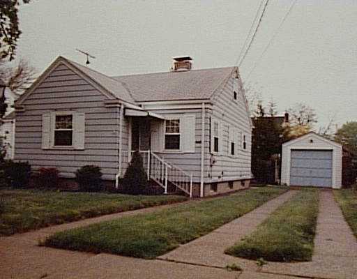 136 Edgemere Road Pawtucket, RI 02861 - Photo 1 of 1 Exterior Front.