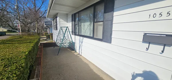 $2,100 | 1055 Kenmore Avenue, Aurora, IL 60505