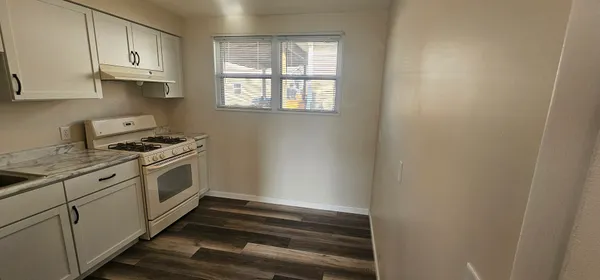 $2,100 | 1055 Kenmore Avenue, Aurora, IL 60505