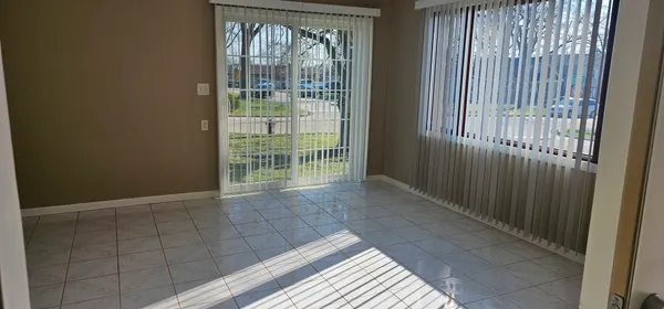 $2,100 | 1055 Kenmore Avenue, Aurora, IL 60505
