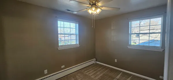 $2,100 | 1055 Kenmore Avenue, Aurora, IL 60505