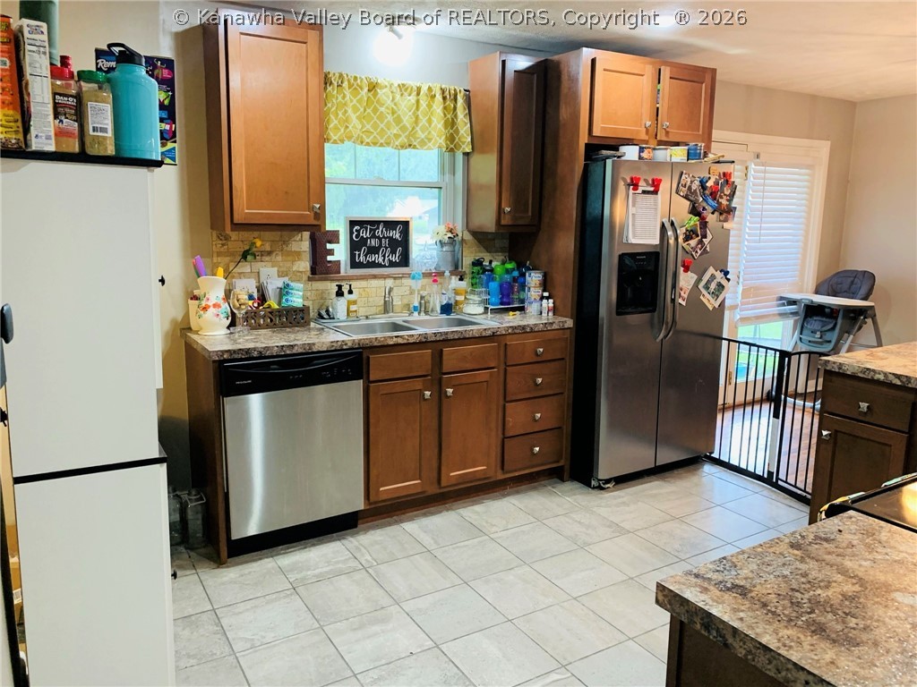 2037 Shadyside Road St. Albans, WV 25177 - Photo 9 of 24 Gallery Image 9