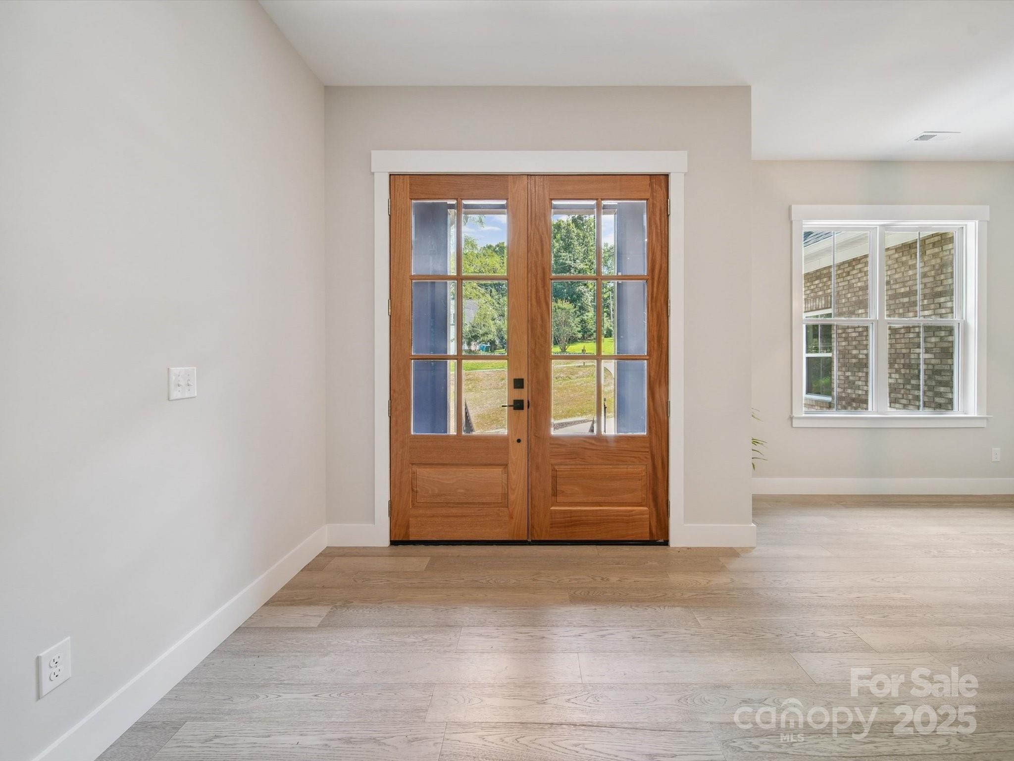 2108 Lakeview Circle Matthews, NC 28105 - Photo 4 of 48