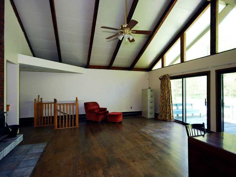 2 Palmer Point Road Freeport, ME 04032 - Photo 9 of 34 Den/Family/Great Room.