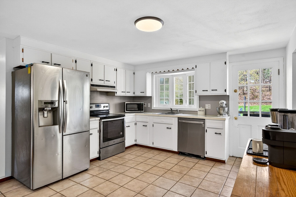 10 Meadowbrook Road Auburn, MA 01501 - Photo 9 of 27 Gallery Image 9