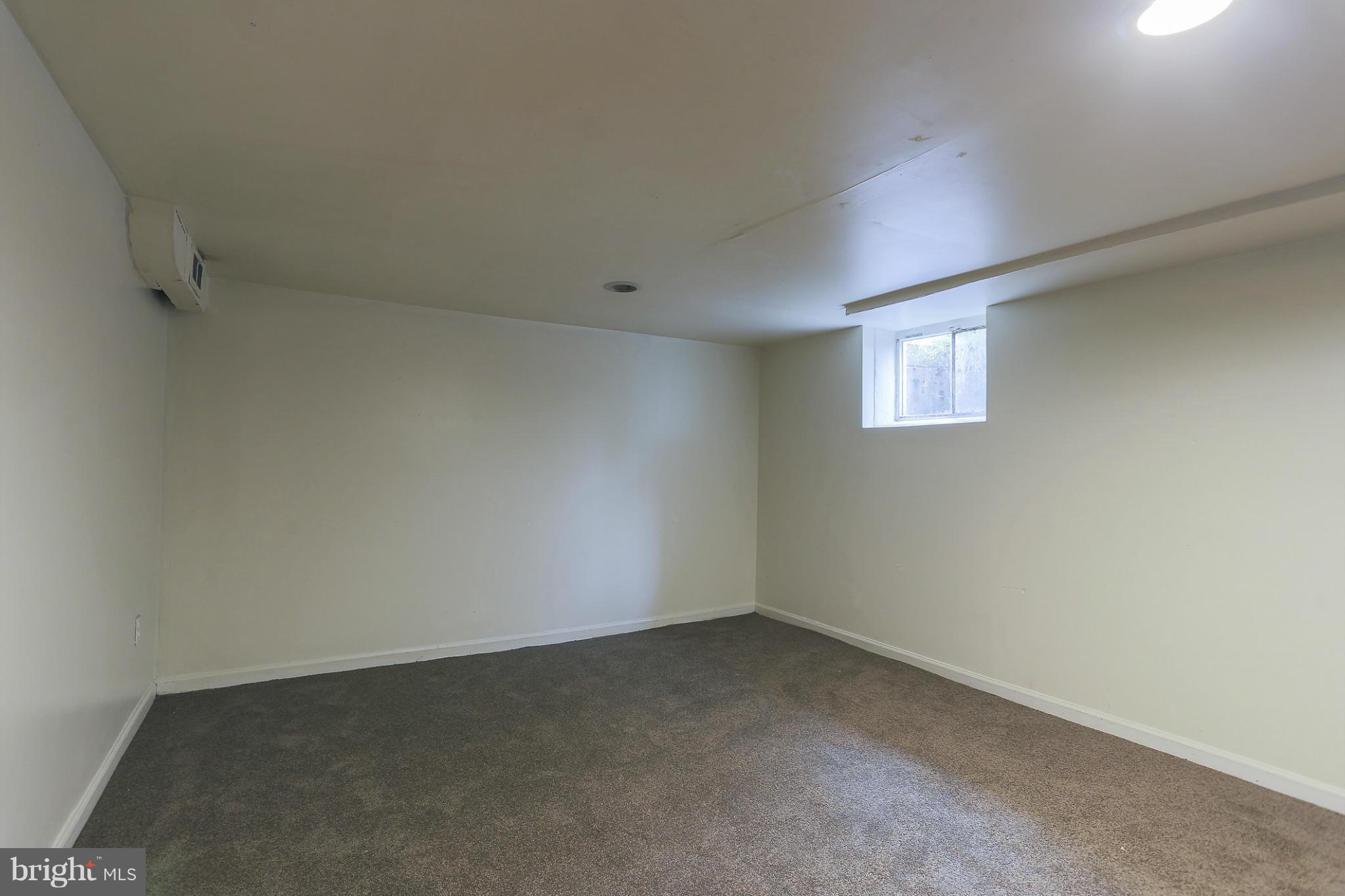 845 Benninghaus Road Baltimore, MD 21212 - Photo 11 of 19 an empty room with a empty space and windows