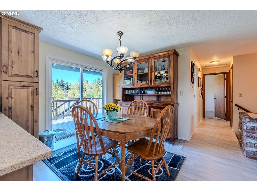 32728 Northeast Chamberlain Road Corbett, OR 97019 - Photo 15 of 48 Dining Area