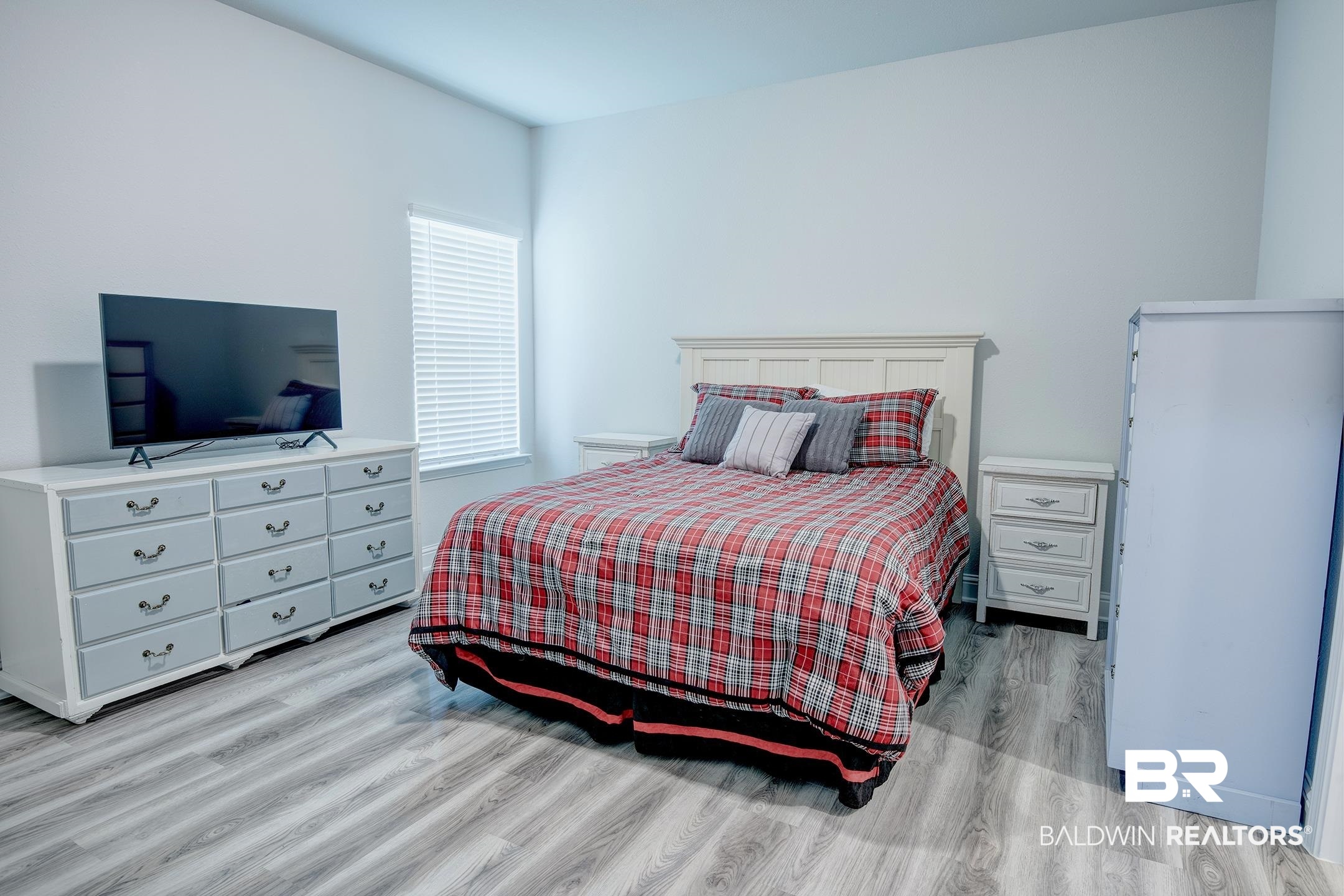615 Shepard Street Gulf Shores, AL 36542 - Photo 23 of 51 Adjoining bedroom with full bath.