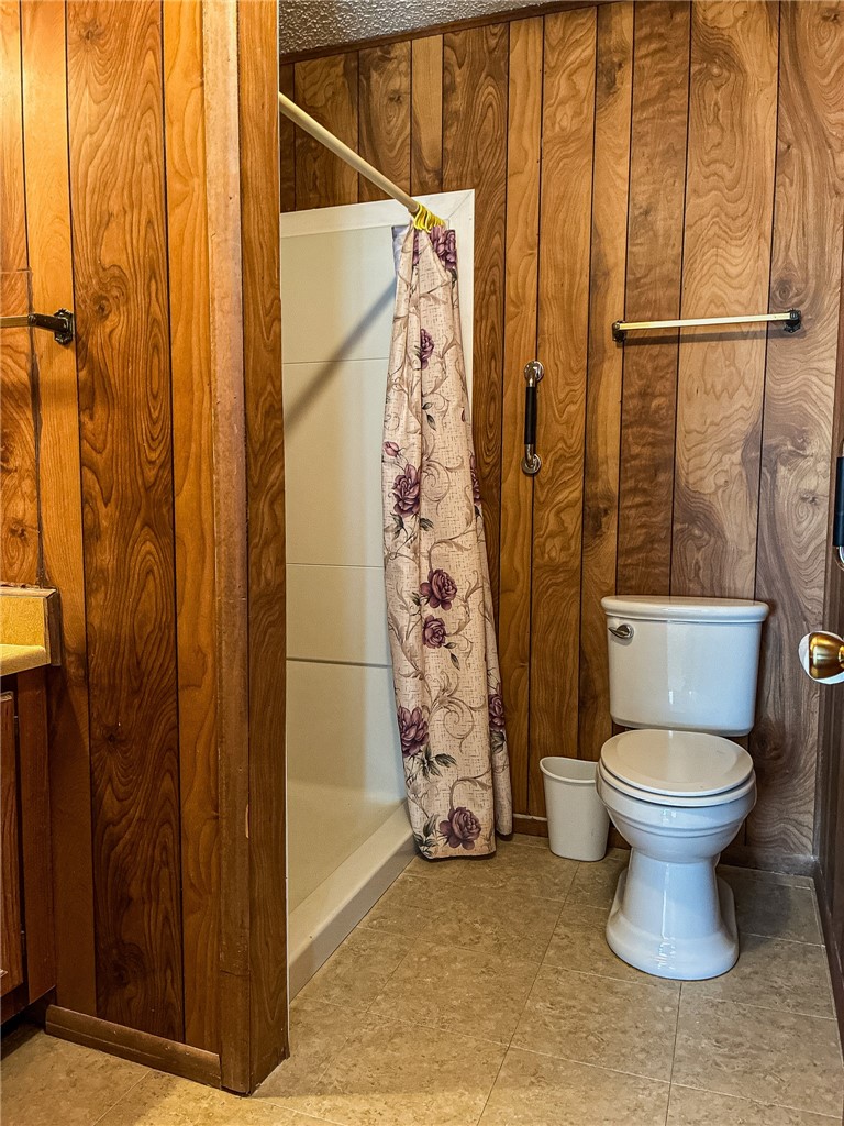 180 Recreation Road 8 Calliham, TX 78007 - Photo 16 of 17 a bathroom with a toilet and a shower curtain