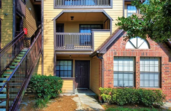 $1,300 | 355 Lakepointe Drive, Unit 204, Altamonte Springs, FL 32701