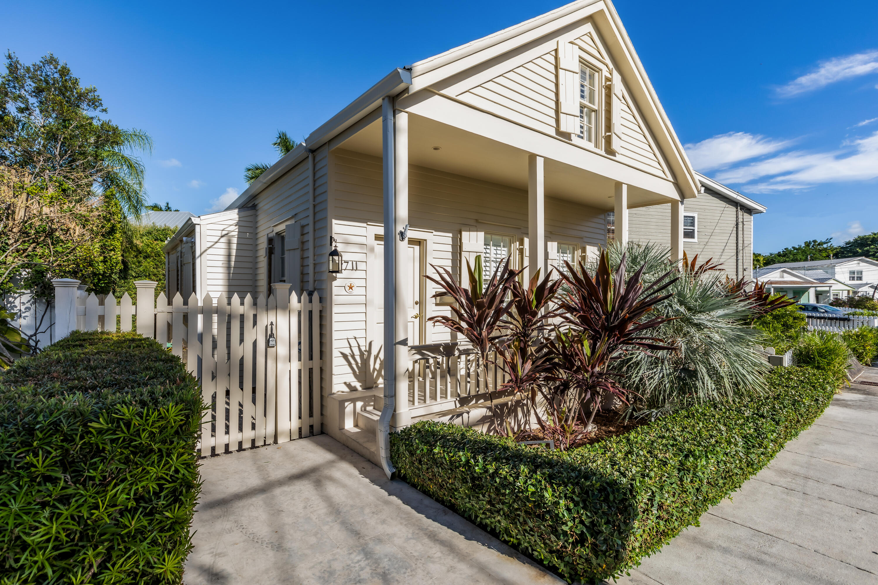 711 Elizabeth Street Key West, FL 33040 - Photo 3 of 36 a front view of a house with a garden