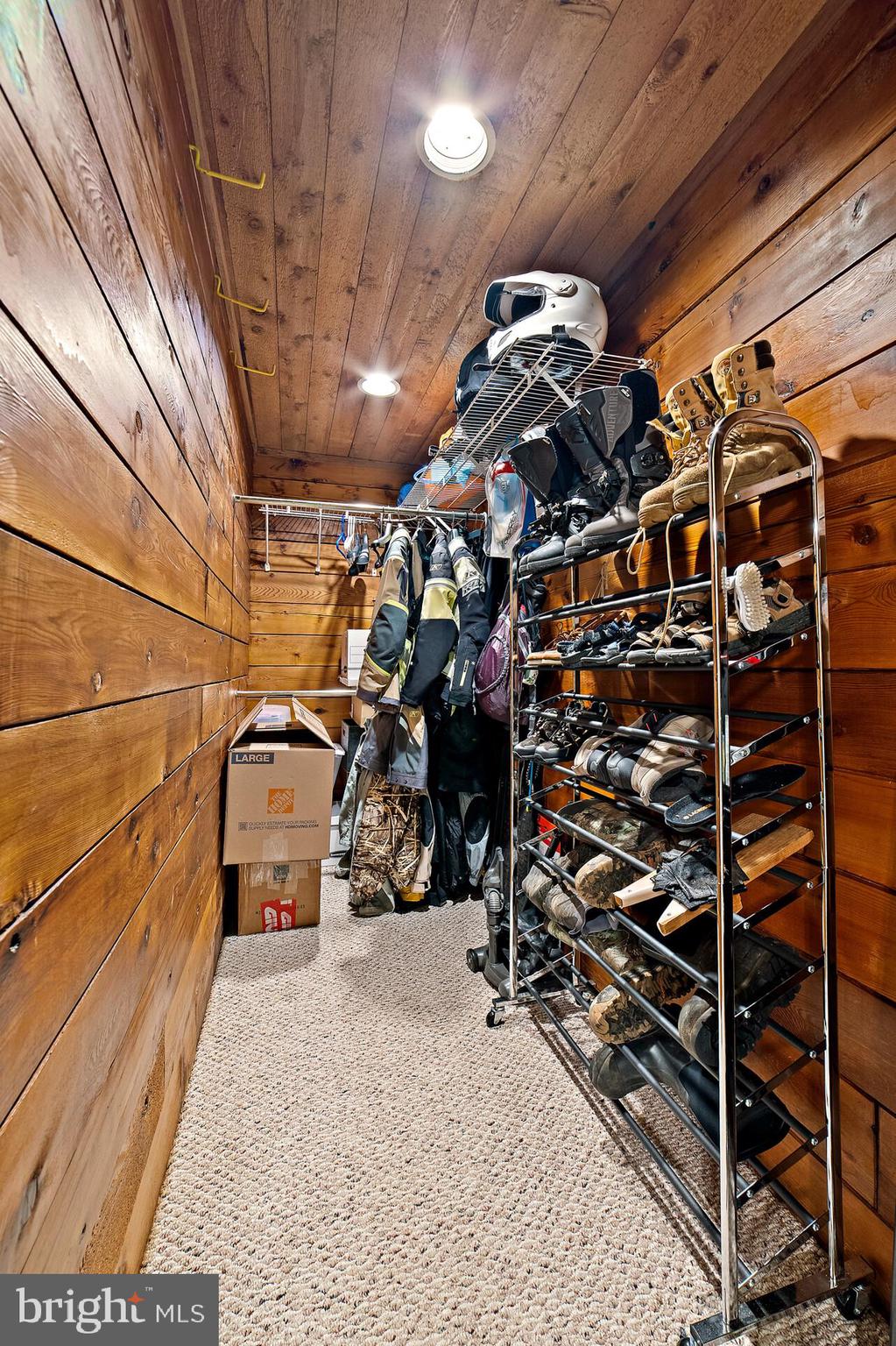 19315 Blue Ridge Mountain Road Bluemont, VA 20135 - Photo 49 of 75 Nice walk-in closet in secondary bedroom
