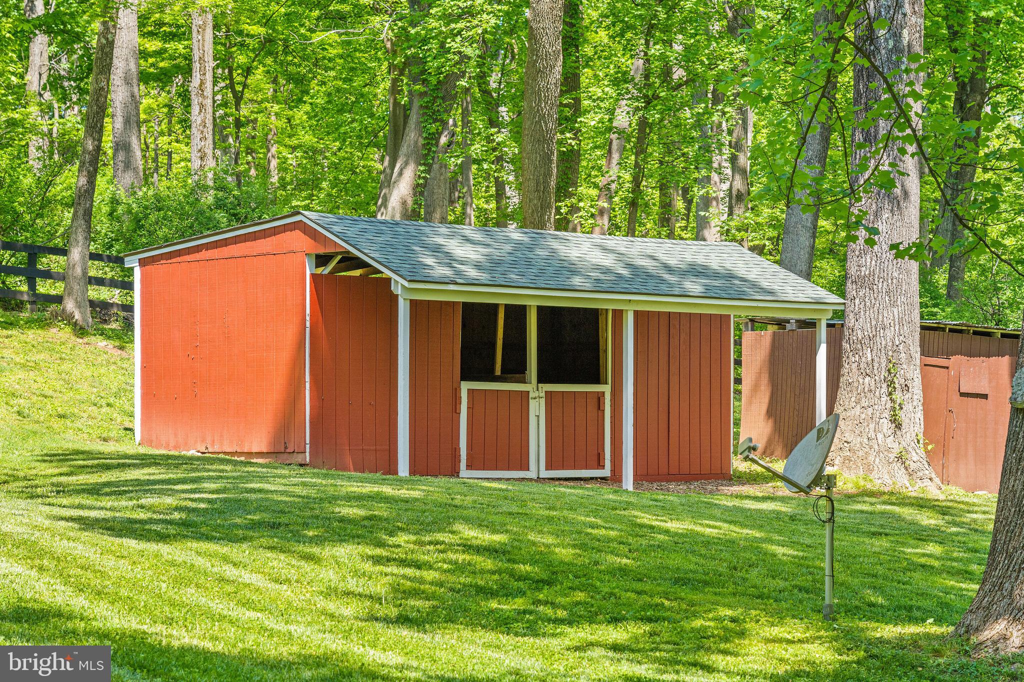 19315 Blue Ridge Mountain Road Bluemont, VA 20135 - Photo 10 of 75 Small stable