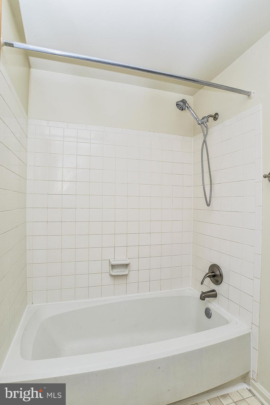 2155 Whisper Way Reston, VA 20191 - Photo 19 of 32 Fresh & clean private shower/tub area with window!
