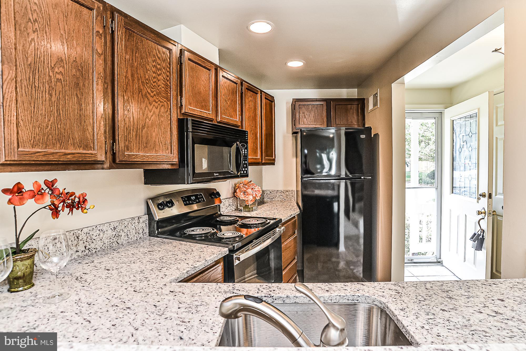 2155 Whisper Way Reston, VA 20191 - Photo 5 of 32 Breakfast bar & newer appliances