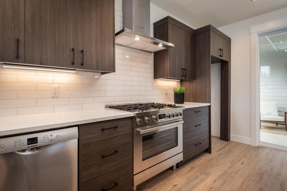 20506 Murphy Road Bend, OR 97702 - Photo 9 of 36 Kitchen