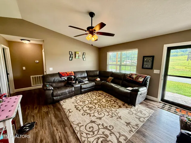 $274,900 | 2670 Sharps Chapel Road, Sharps Chapel, TN 37866