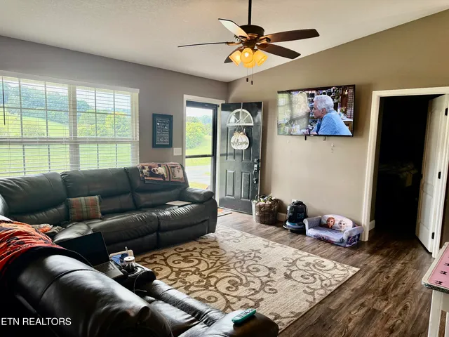 $274,900 | 2670 Sharps Chapel Road, Sharps Chapel, TN 37866