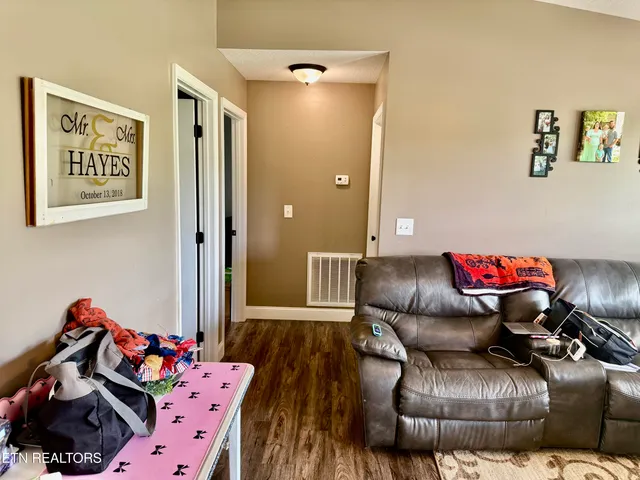 $274,900 | 2670 Sharps Chapel Road, Sharps Chapel, TN 37866